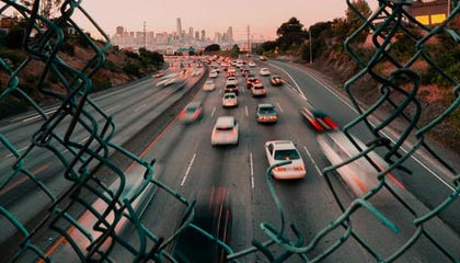 一段录音被转发后，一句“我们就当没发生”引爆停车场，接下来全是官宣